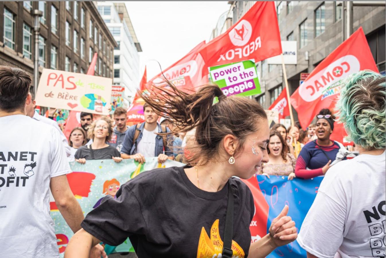 Amina Vandenheuvel lors d'une manifestation pour le climat