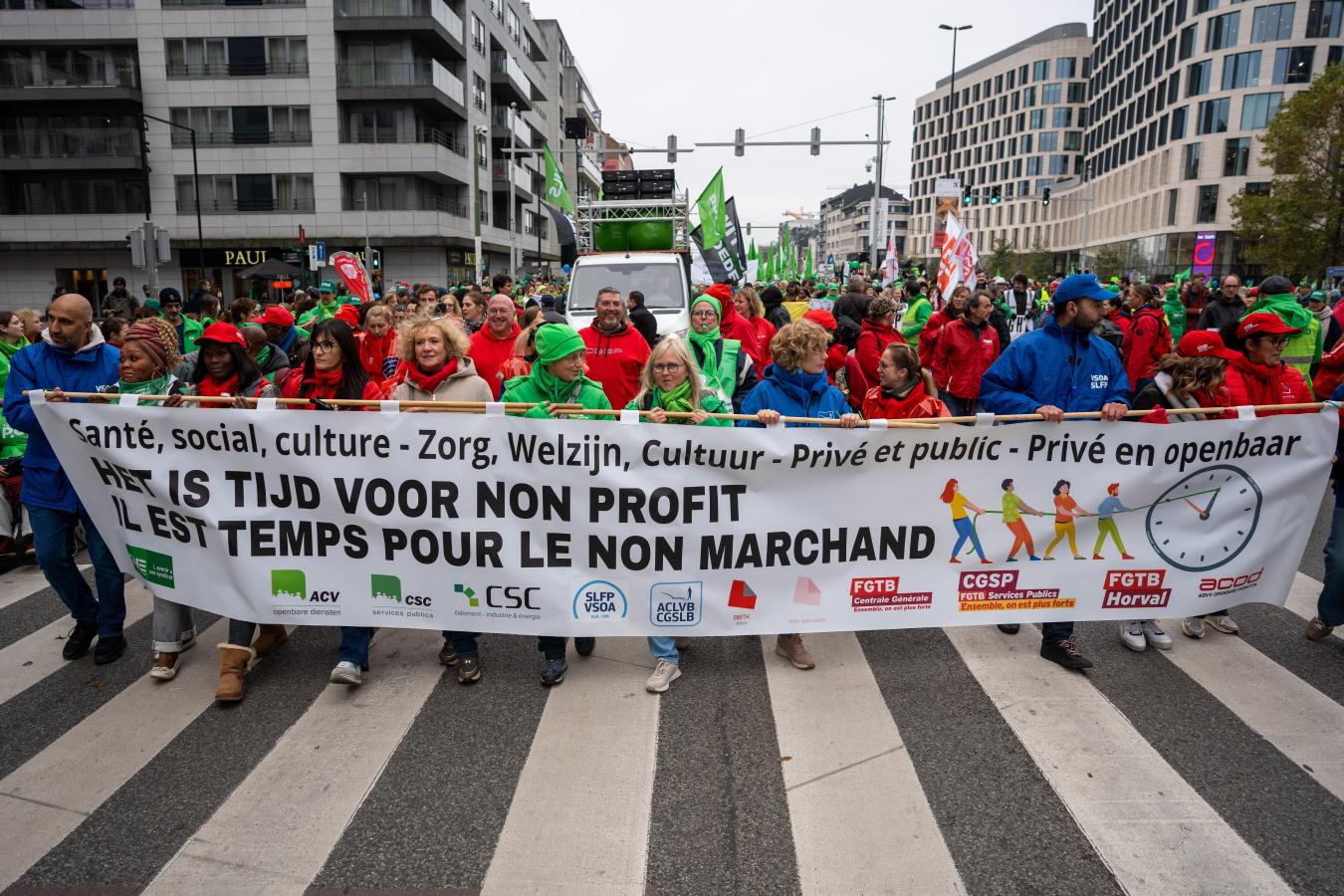 Tête du cortège de la manifestation en front commun du secteur non-marchand à Bruxelles.