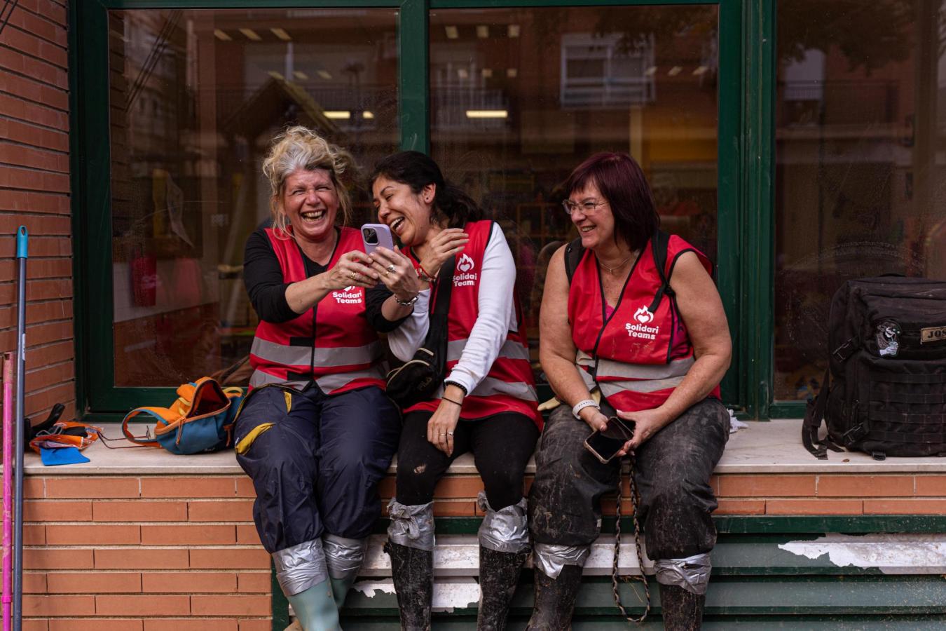 Photo des SolidariTeams en action à Valence pour aider dans les zones sinistrées par les inondations.