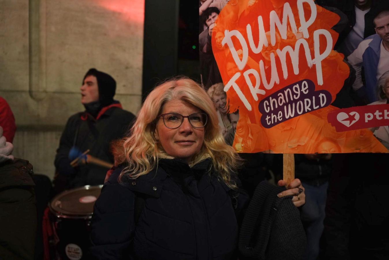 Des gens en actions contre Trump le lundi 20 janvier 2025 à Bruxelles