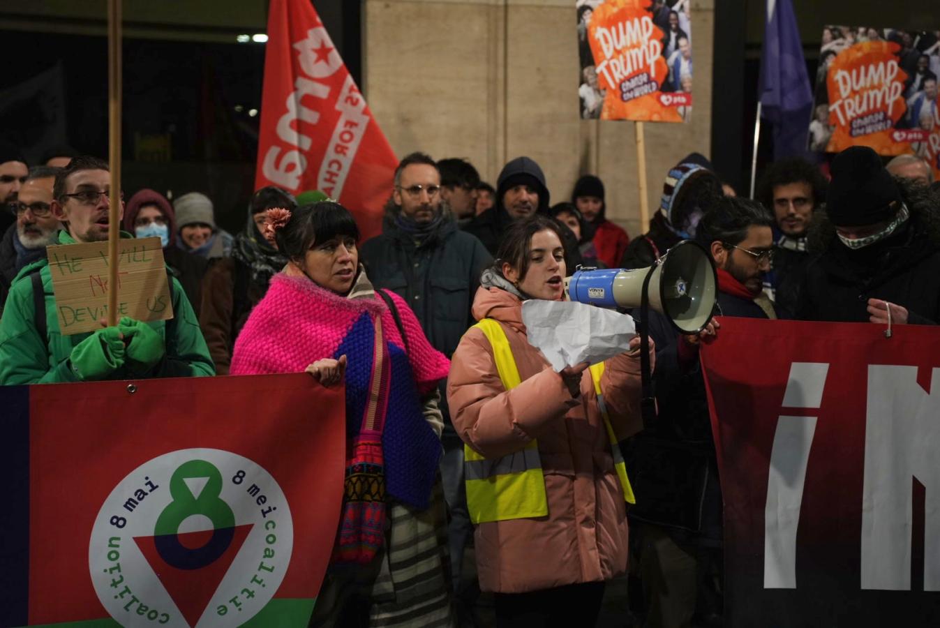 Des gens en actions contre Trump le lundi 20 janvier 2025 à Bruxelles
