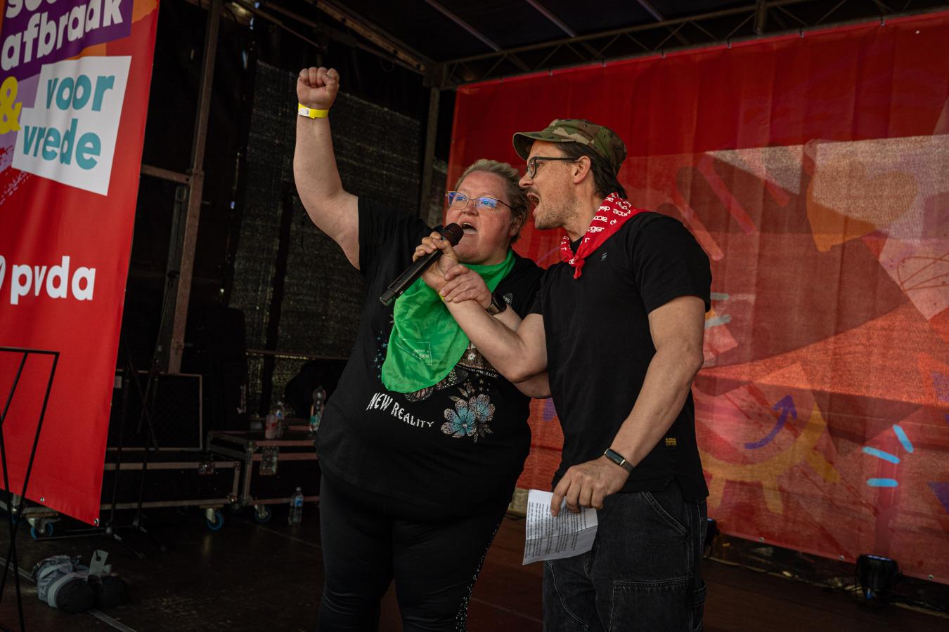 Les deux syndicalistes invités pendant leur discours