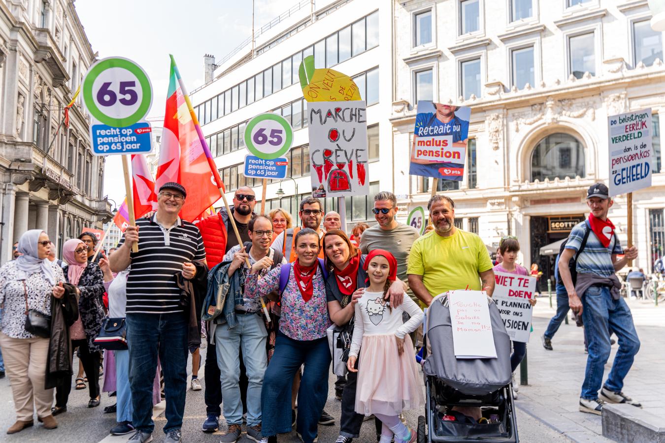Photo de groupe de membres du PTB La Louvière
