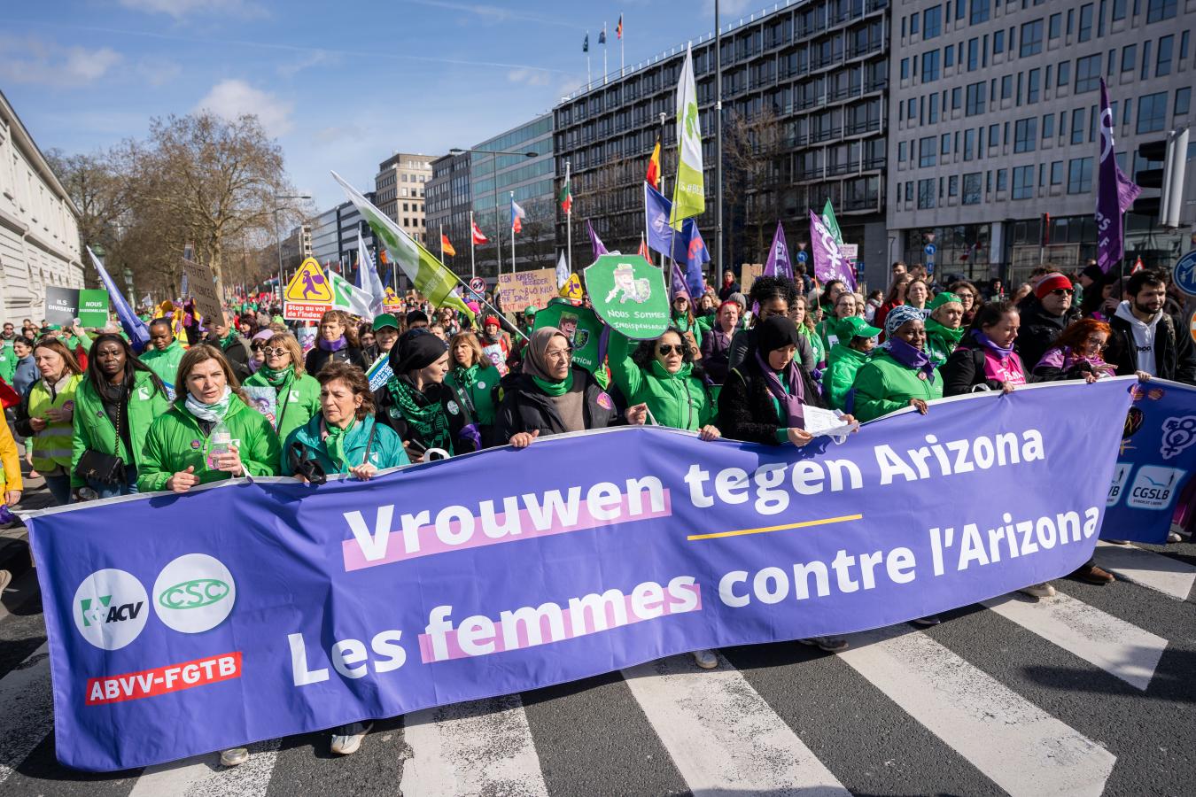 Bloc "Les femmes contre l'Arizona" lors de la manifestation du 12 mars 2026