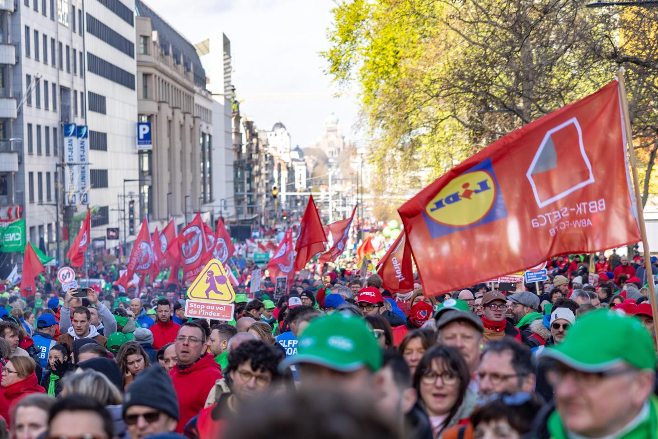 La foule lors de la manifestation nationale du 12 mars 2026