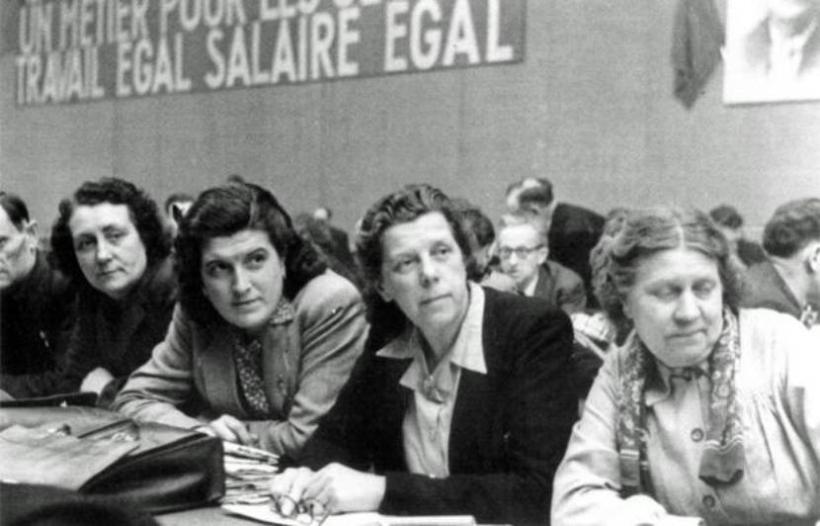 Martha Desrumaux (deuxième en partant de la droite) lors d’une réunion syndicale en 1947.