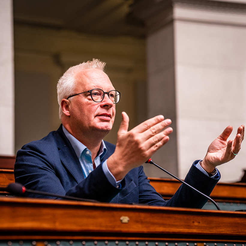 PVDA-volksvertegenwoordiger Peter Mertens in het Parlement.