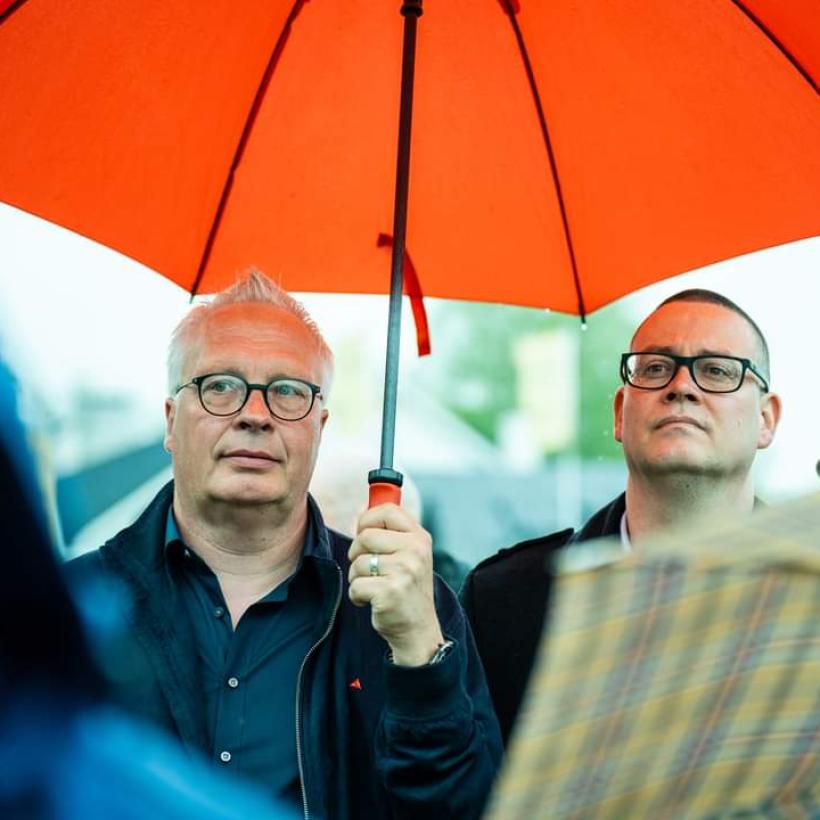 Peter Mertens et Raoul Hedebouw à la cérémonie du 8 mai à Breendonk