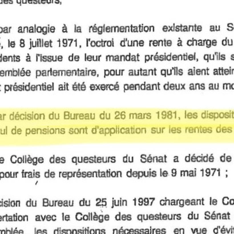 Un document dactylographié avec un passage surligné en jaune mentionnant l'existence de bonus de pension.