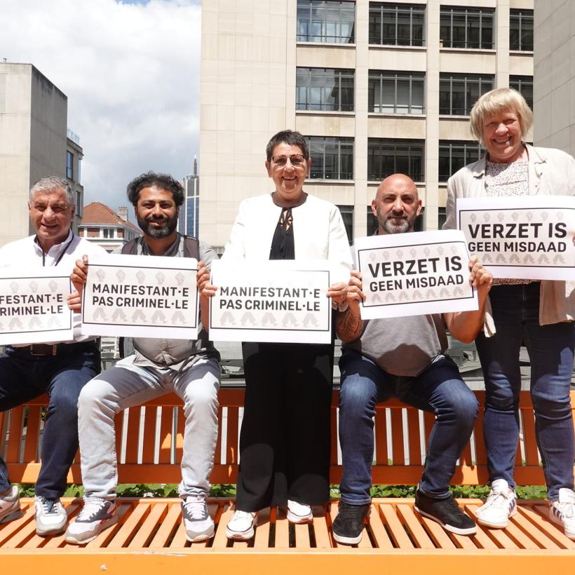 Les députés-ouvriers du PTB opposés à la loi interdisant le droit de manifester.