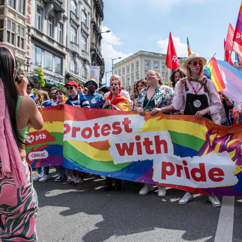 Des jeunes du PTB à la Pride