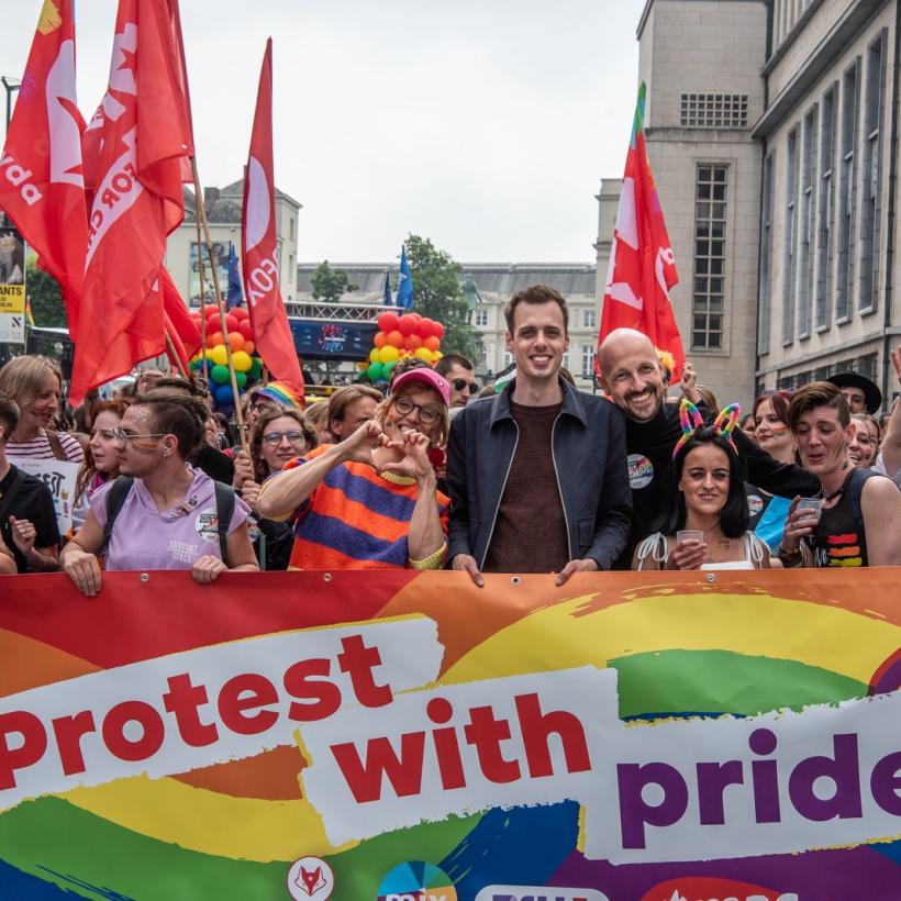 Jos D'Haese, Sofie Merckx et Marc Botenga dans le bloc du PTB à la Belgian Pride.
