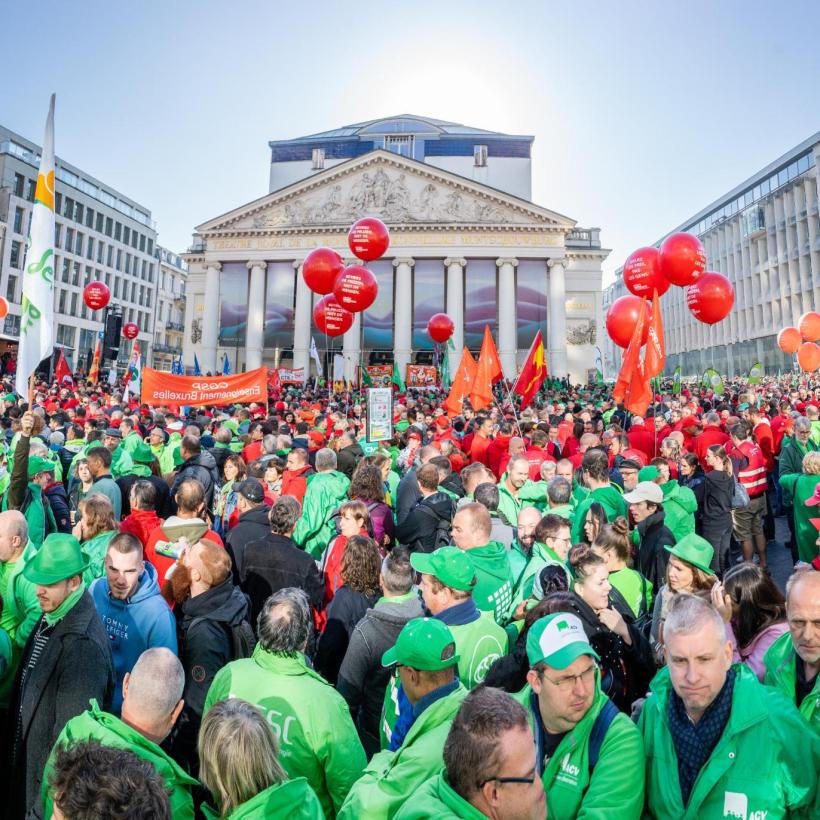 Photo d'un rassemblement du front commun syndical.