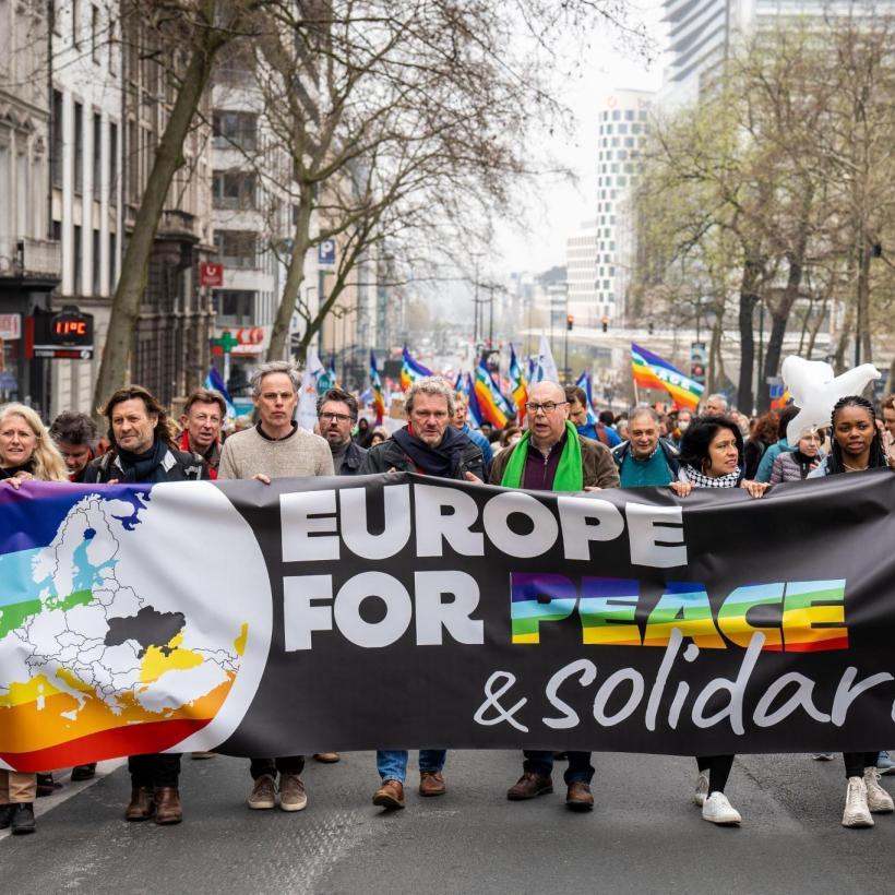 Photo de manifestation pour la paix.