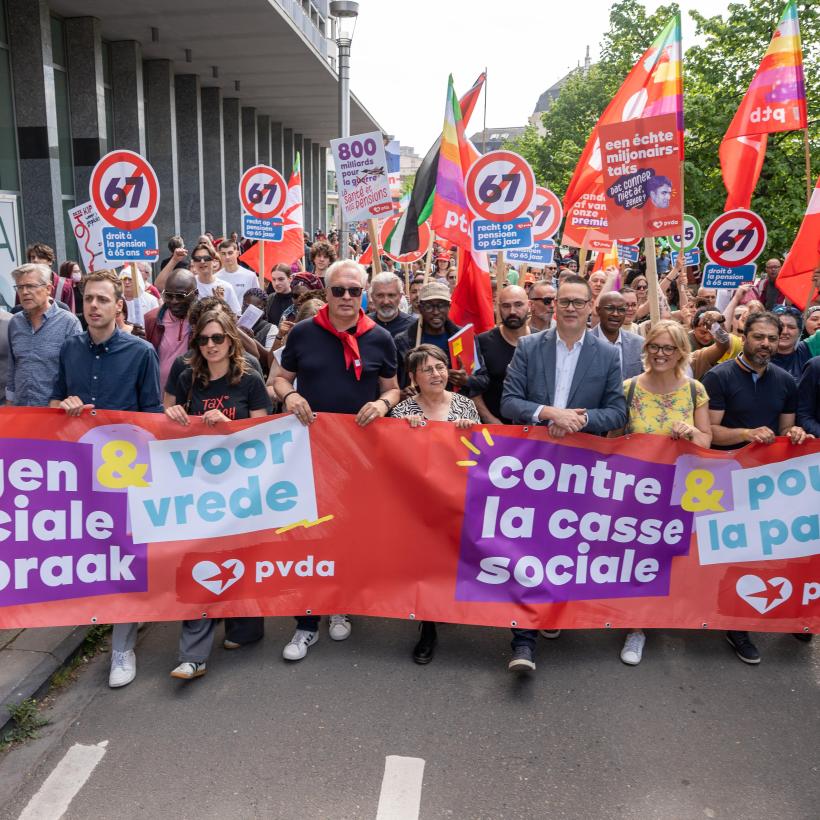 Tête de cortège de la Marche contre la casse sociale et pour la paix du 27 avril 2025.