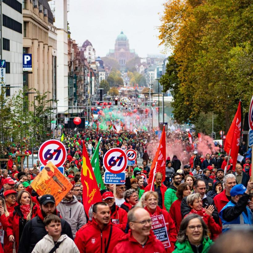 Une foule de manifestants dans les rues de Bruxelles