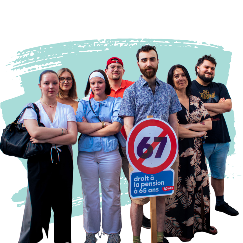 PHoto d'un groupe de personnes tenant un panneau avec le nombre 67 barré.