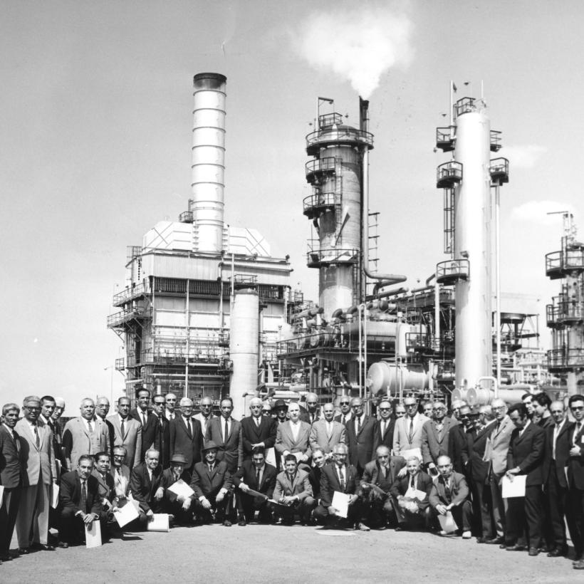 Une raffinerie de l'Anglo-Iranian Oil Company dans les années 1950.