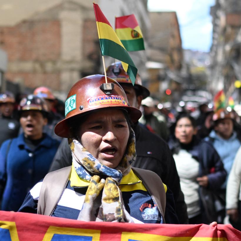 Des mineurs boliviens participent à une manifestation organisée par la centrale syndicale COB et réclament la démission du président Rodrigo Paz, à La Paz, le 21 mai 2026.