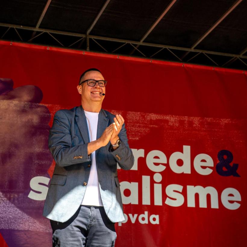 Raoul Hedebouw tijdens zijn 1 meitoespraak in Brussel op 1 mei 2026