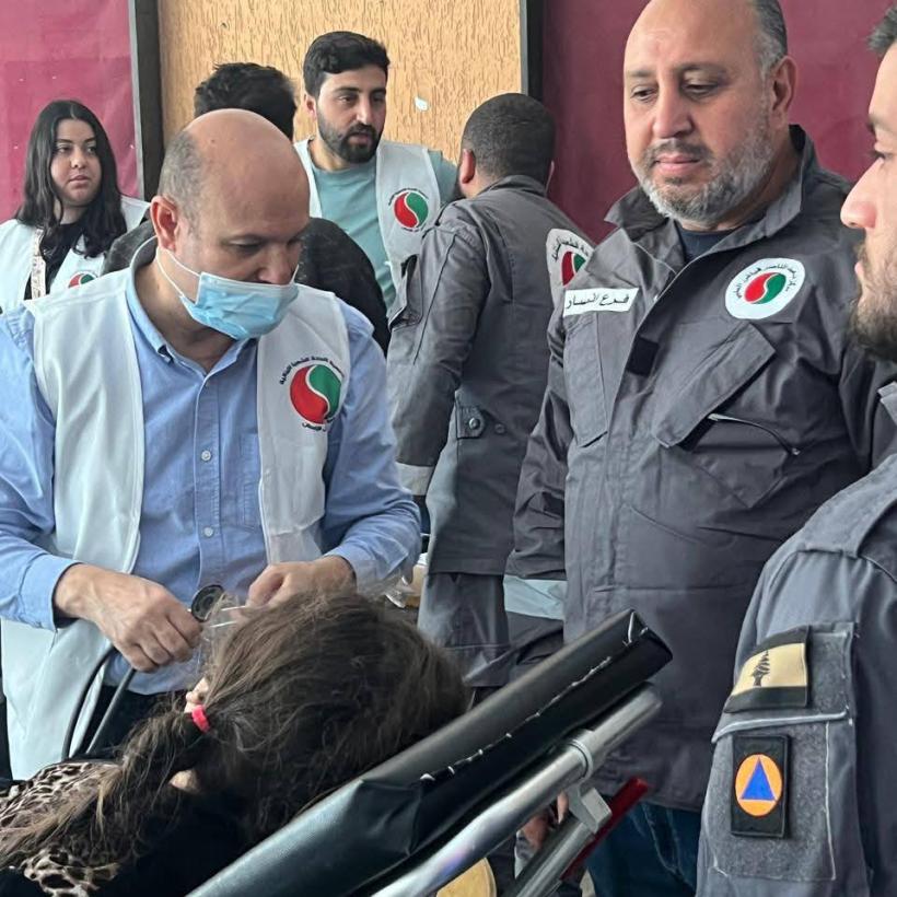 Des bénévoles du Secours Populaire Libanais dans un centre d'accueil à Saïda.