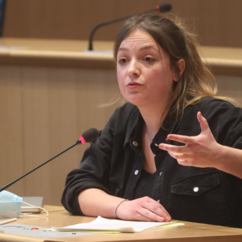 Amandine Pavet intervient au parlement wallon.