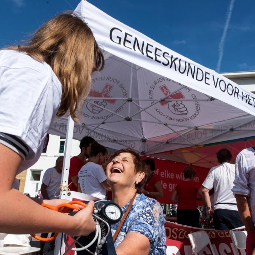 Suppléments d'honoraires : le plan en quatre points du PTB pour économiser 1 milliard