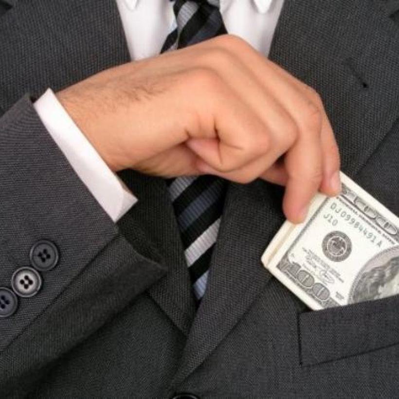 FinCEN Files : 2 000 milliards d'argent sale « lavé » grâce aux grandes banques, le PTB demande une enquête