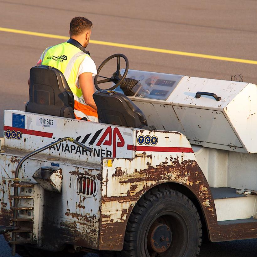 Le gouvernement sauve le multimillionnaire derrière Aviapartner, quand sauvera-t-il le personnel de l'aéroport ?