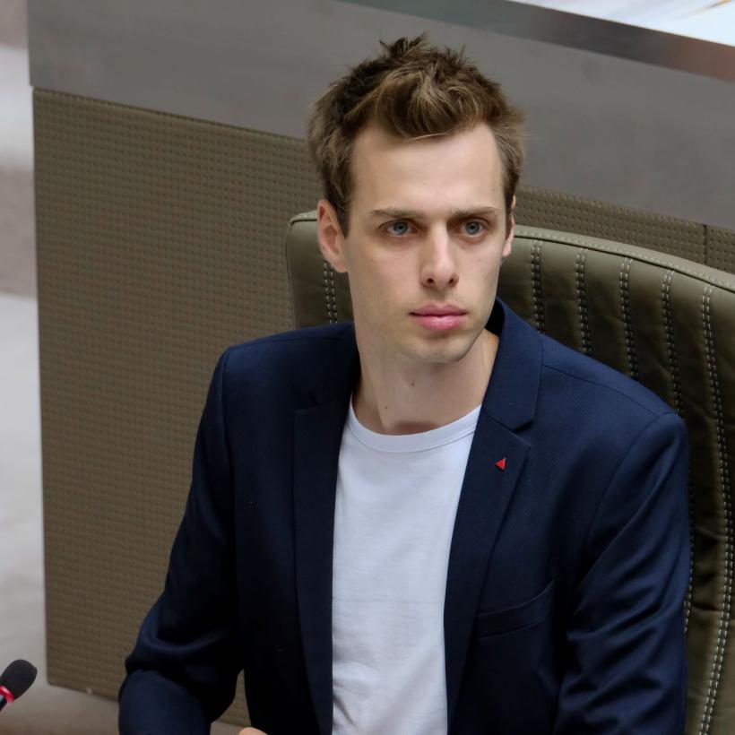 Le PTB demande la démission de Jan Jambon suite aux révélations dans l'affaire Chovanec : « On ne peut plus lui faire confiance »