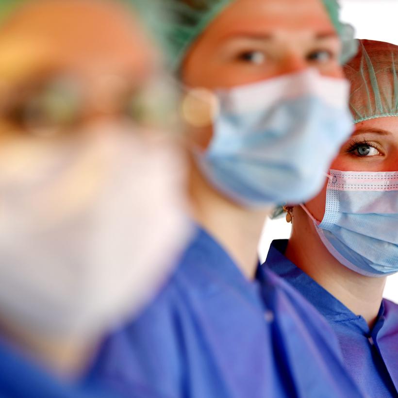 Trop d'infirmiers et infirmières doivent aller travailler malades : le PTB réclame d’urgence des embauches supplémentaires