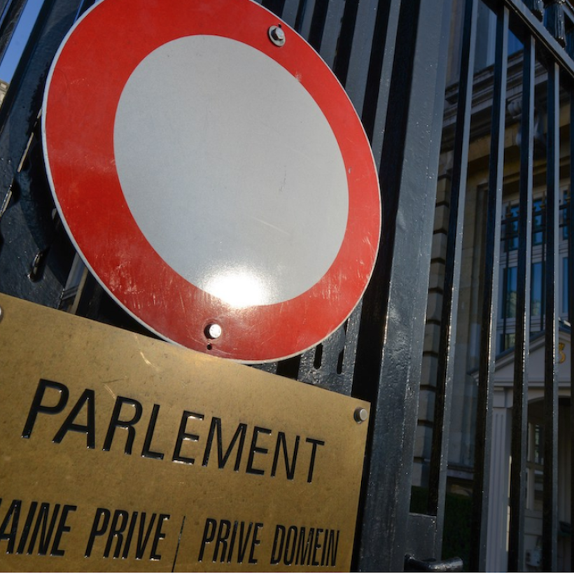 Les pouvoirs spéciaux ont ouvert la porte aux politiques antisociales