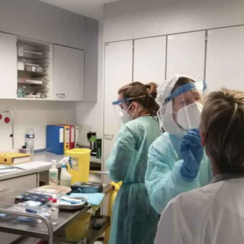 18 000 patients mis en quarantaine (peut-être) inutilement ? Les laboratoires privés doivent intensifier leurs activités