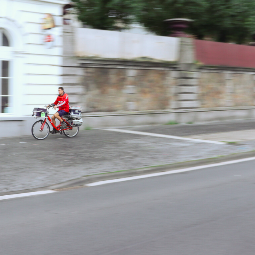 Licenciement du CEO de bpost : un parachute doré pour Van Avermaet serait une gifle pour le personnel de bpost