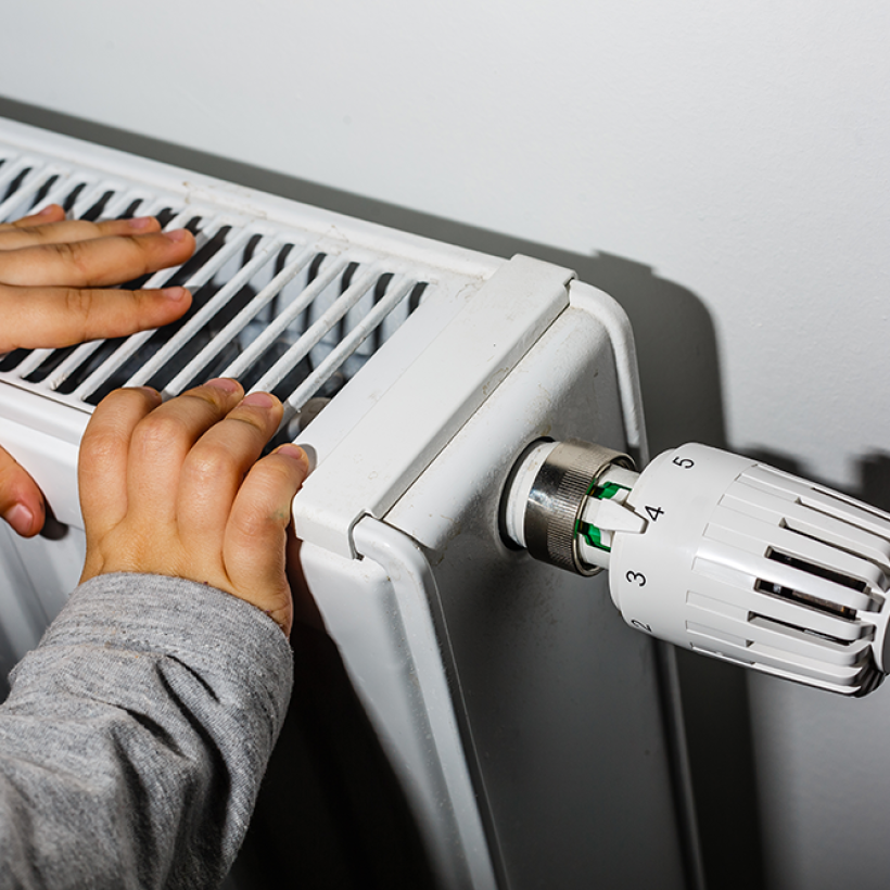 « Le cadeau de Noël du gouvernement ? Il abandonne à leur sort les 400 000 familles en situation de précarité énergétique. »