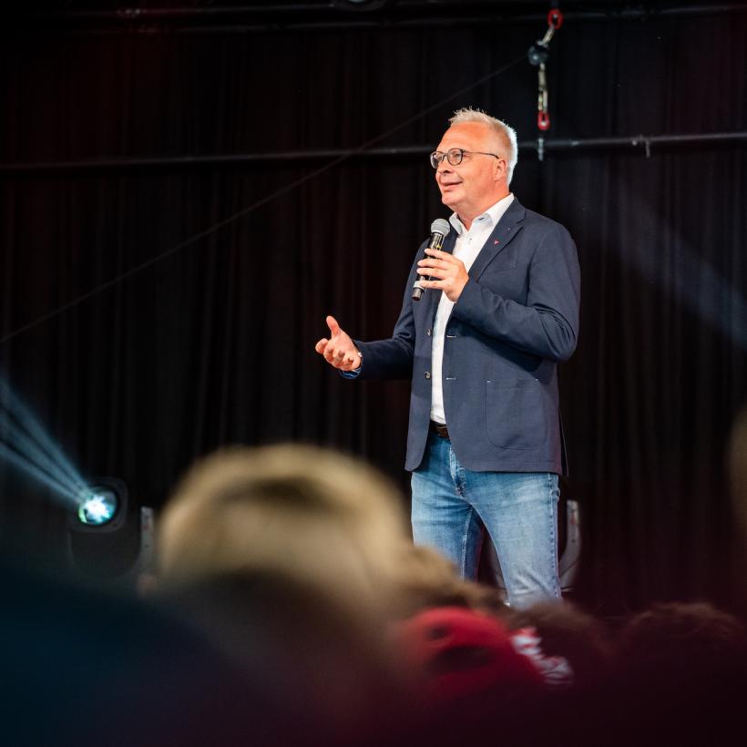 Peter Mertens : « Nous allons empêcher les plans du gouvernement contre nos pensions »