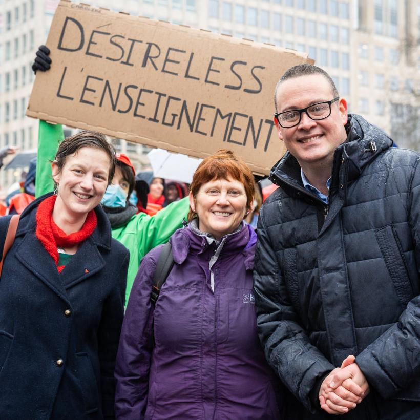 Grève dans les écoles : le PTB dépose une proposition de décret pour pérenniser le soutien scolaire « Covid » et réduire la taille des classes