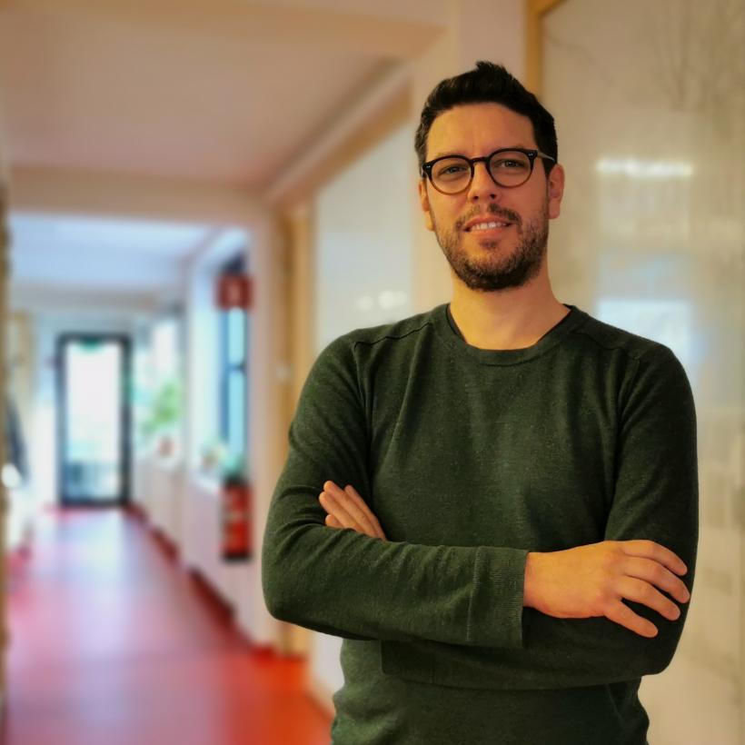 Johan de Backer devient le directeur de la communication du PTB