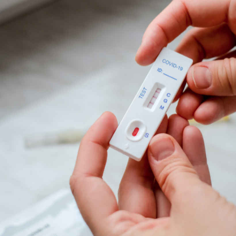 Raoul Hedebouw : « Le gouvernement doit fournir des autotests gratuits à tout le monde »