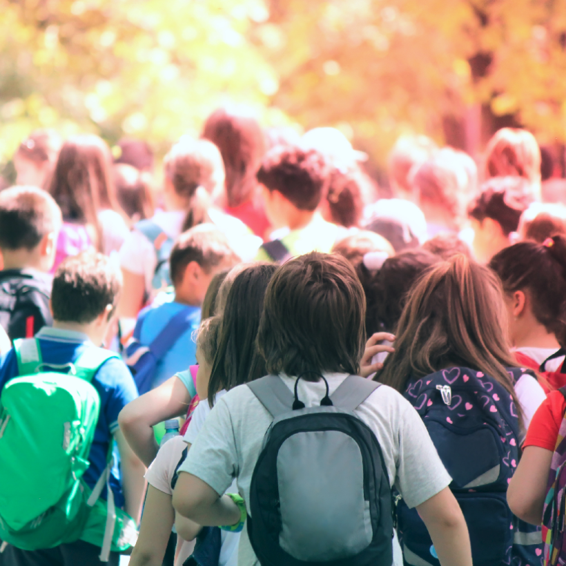 Le gouvernement doit passer de la parole aux actes et instaurer des plafonds pour les voyages scolaires