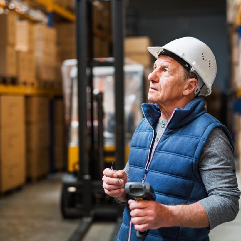 Épuisés avant l’heure : un nombre croissant de travailleurs tombent en maladie de longue durée juste avant la retraite