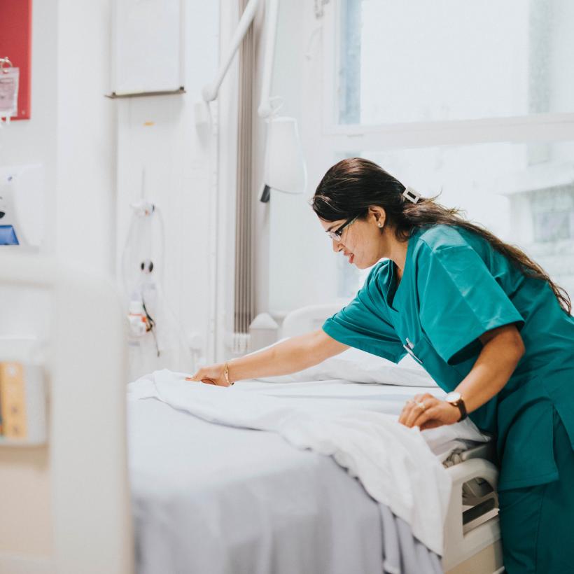 Le ministre socialiste de la Santé Frank Vandenbroucke augmente la charge de travail du personnel soignant avec plus d'hospitalisations de jour
