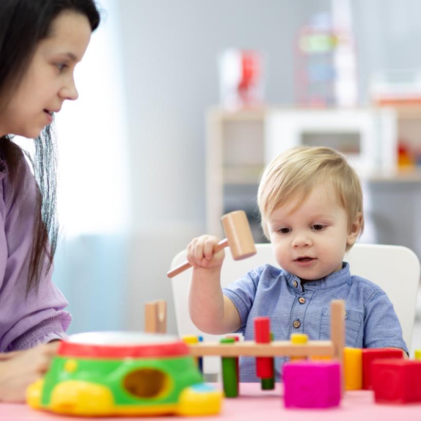 Accueil de l’enfance : « Il faut prolonger les compensations pour les crèches et les accueillantes »