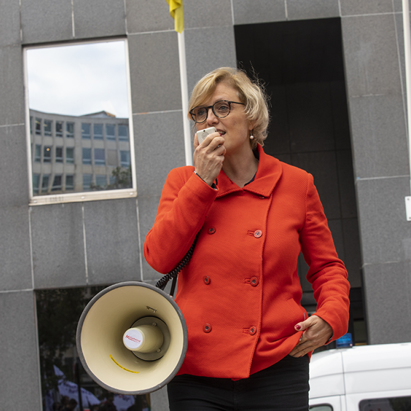 « Fermetures de maternités, hospitalisations écourtées… Le plan du ministre Vandenbroucke cache une nouvelle austérité »