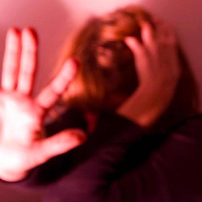 La lutte contre les violences faites aux femmes doit être une priorité politique