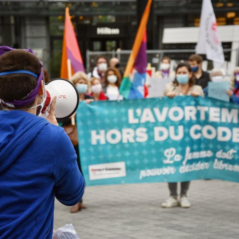 Le PTB se mobilise pour le droit à l'avortement : « Les droits des femmes ne sont pas une monnaie d’échange »