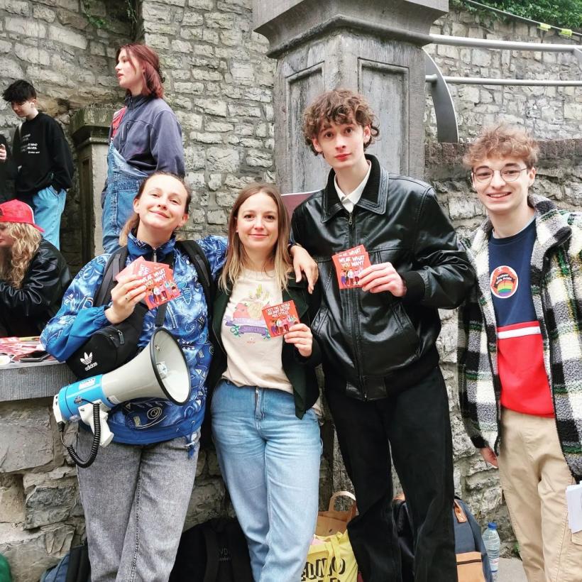 Le PTB veut interdire les règlements scolaires discriminants