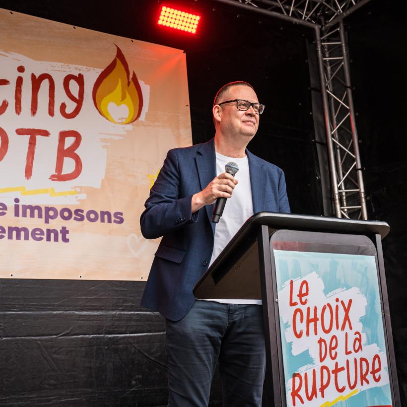 Raoul Hedebouw au meeting électoral de Liège ce samedi 25 mai.