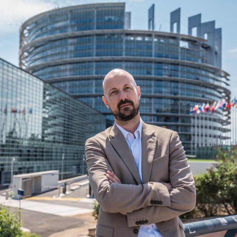Marc Botenga devant le Parlement européen