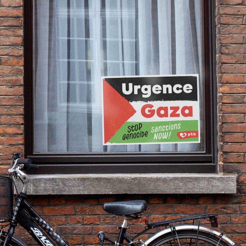 Une affiche "Urgence Gaza" à une fenêtre